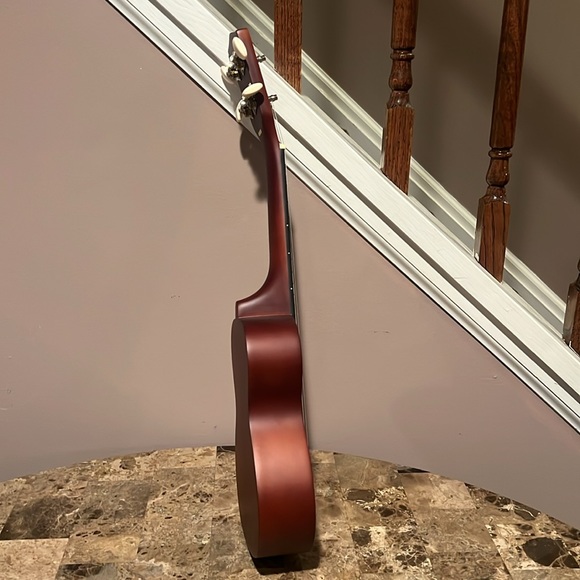 Diamond Head DU-150 Ukulele with SNARK Clip-on Tuner - Picture 12 of 16